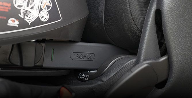 https://www.chicco.fr/dw/image/v2/BJJJ_PRD/on/demandware.static/-/Sites-Chicco-France-Library/fr_FR/dw67e7df20/site/13-Conseils/Articles/Voyage/comment-fonctionne-isofix.jpg
